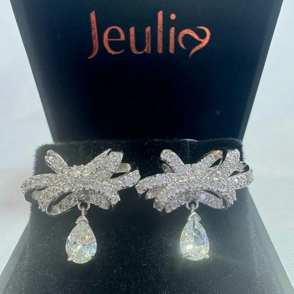 Jeulia Jewelry - JEULIA Bowknot Pear Cut Drop Earrings, Silver Plated